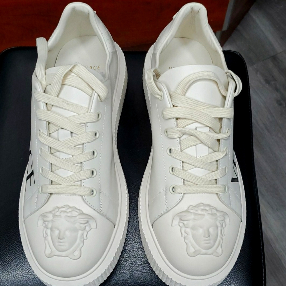 Versace man sneaker new with box and tag